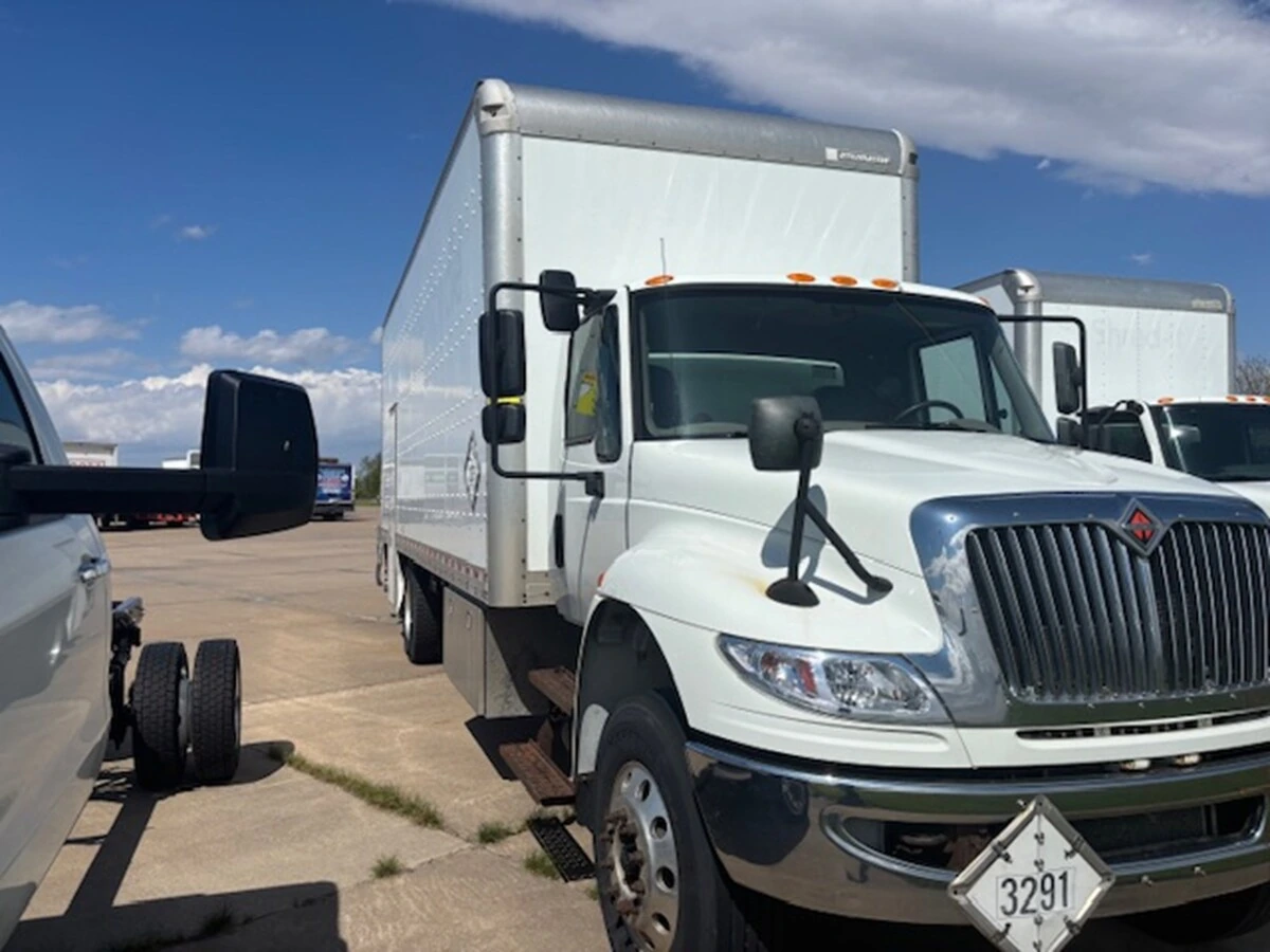 2019 International 4300 in Davenport, IA — photo 3