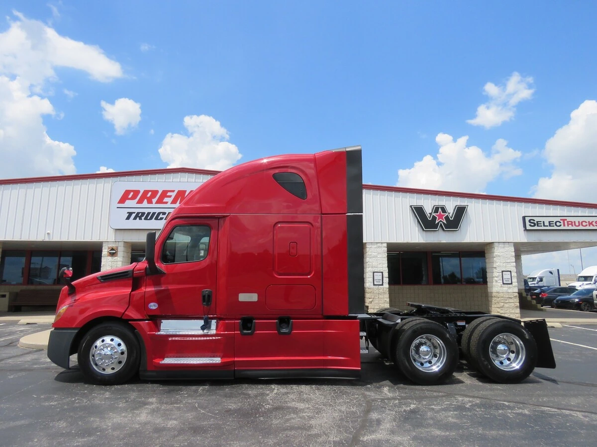 2022 Freightliner Cascadia — photo 2