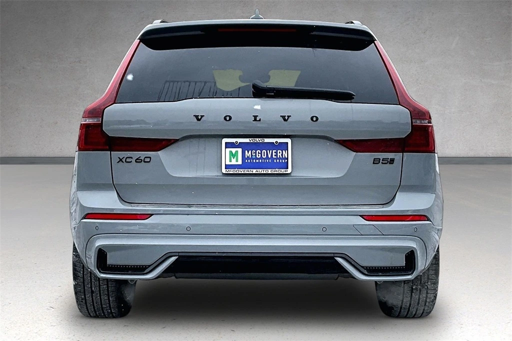 2026 Volvo - image 4