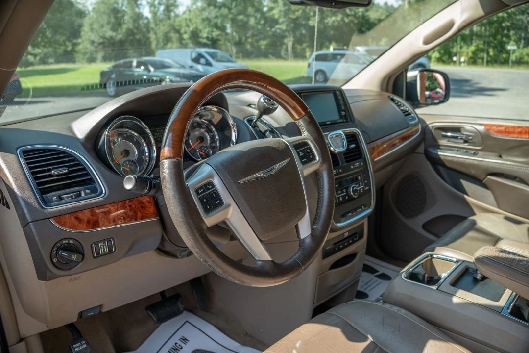 2015 Chrysler Town & Country Limited Platinum - Photo 20
