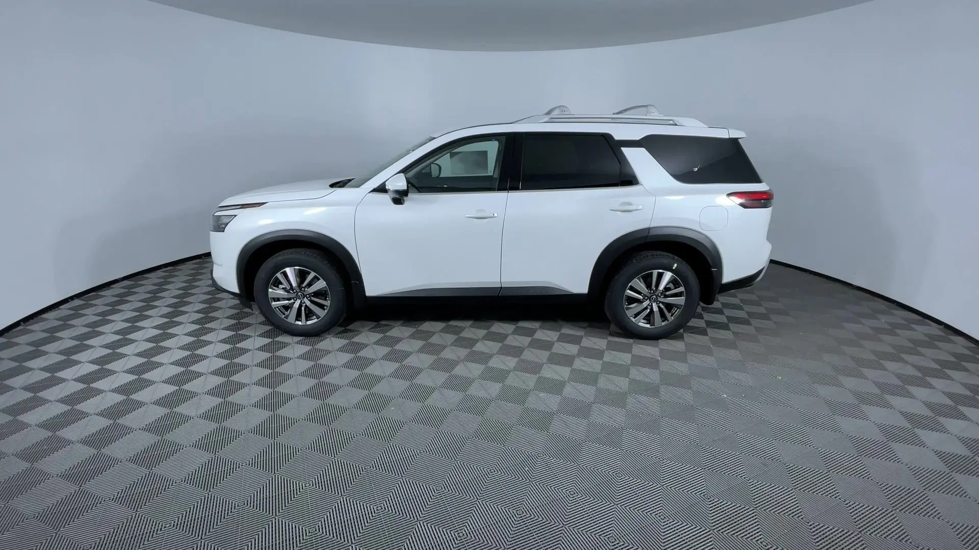 2025 Nissan Pathfinder SL photo 5