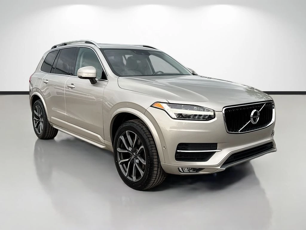 2018 Volvo XC90 T6 AWD Momentum's photo