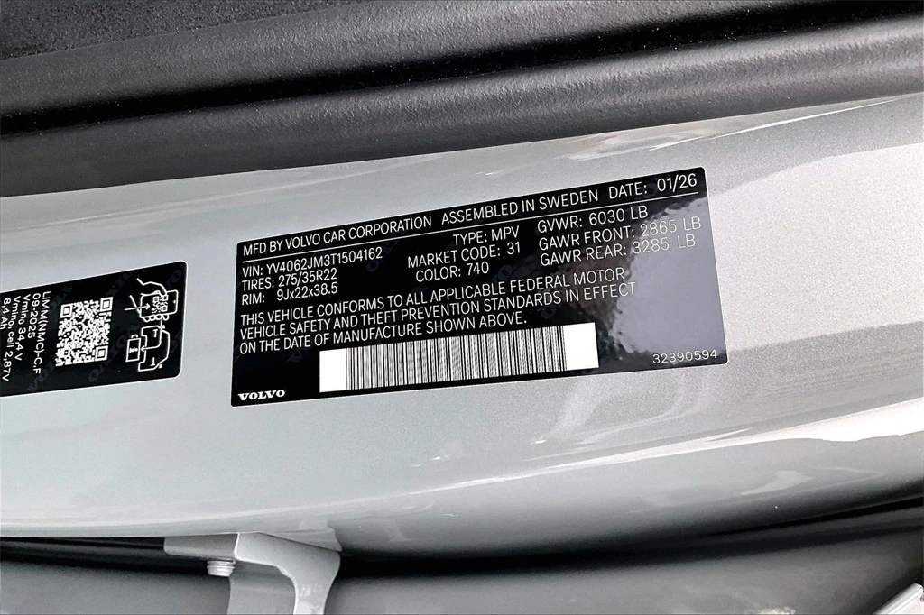 2026 Volvo - image 8
