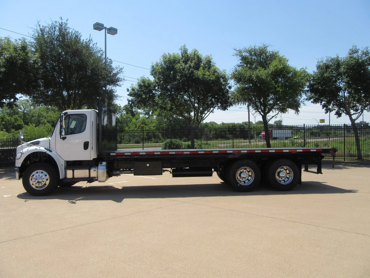 2017 Freightliner M2 106 — photo 6