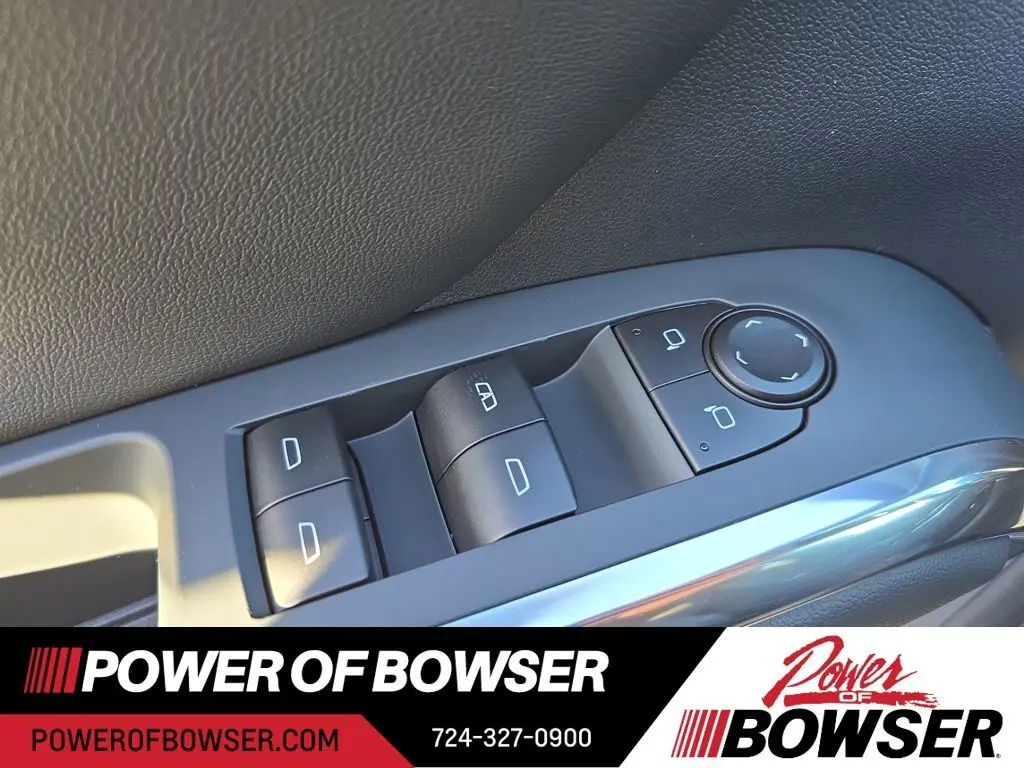 2026 Chevrolet Traverse 2LT photo 2