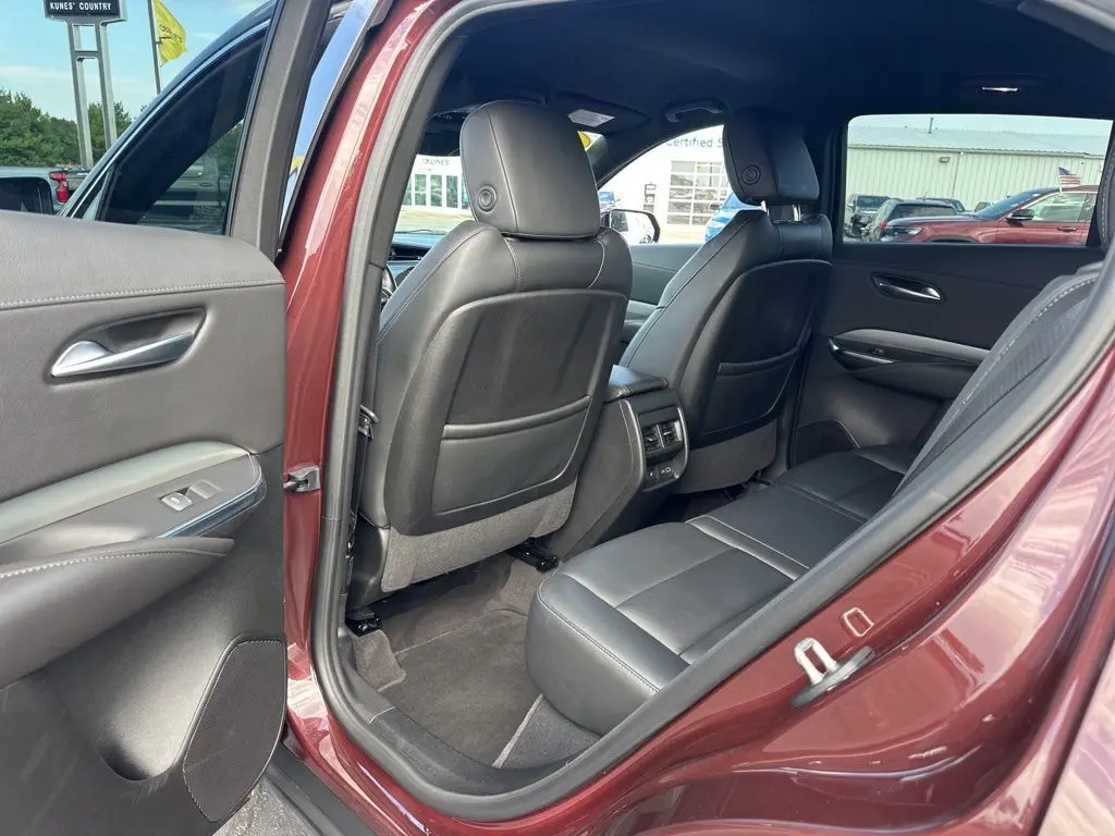 2023 Cadillac XT4 Premium Luxury photo 9