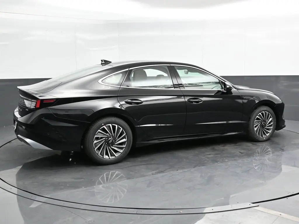 Used 2024 Hyundai Sonata Hybrid Limited with VIN KMHL54JJ0RA098303 for sale in Sycamore, IL