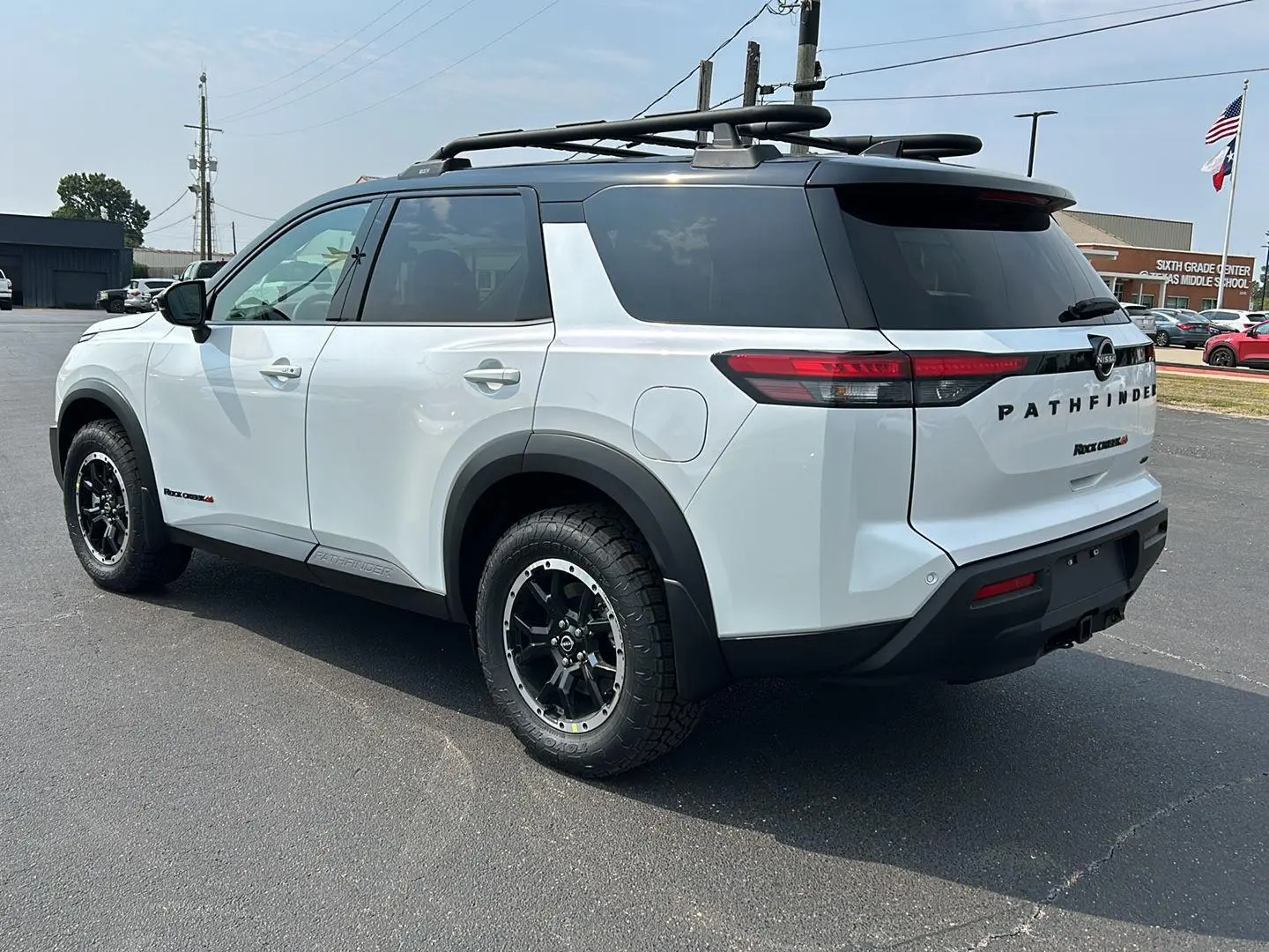 2025 Nissan Pathfinder SV photo 4