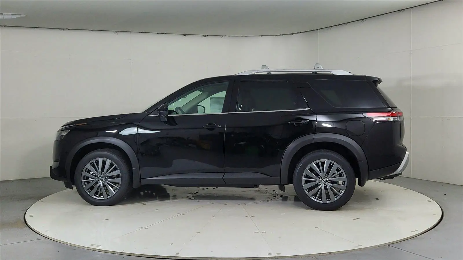 2025 Nissan Pathfinder SL photo 4