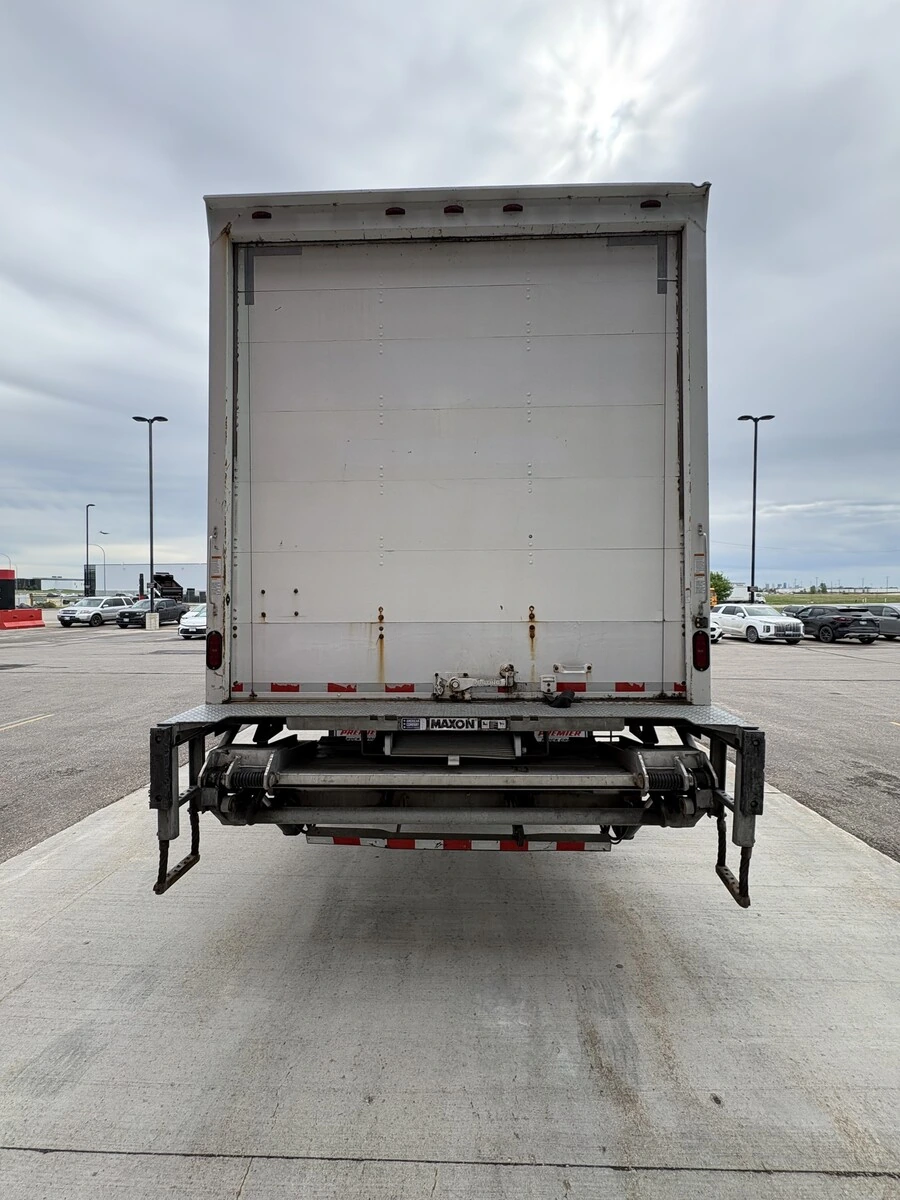 2019 Freightliner M2 106 — photo 6