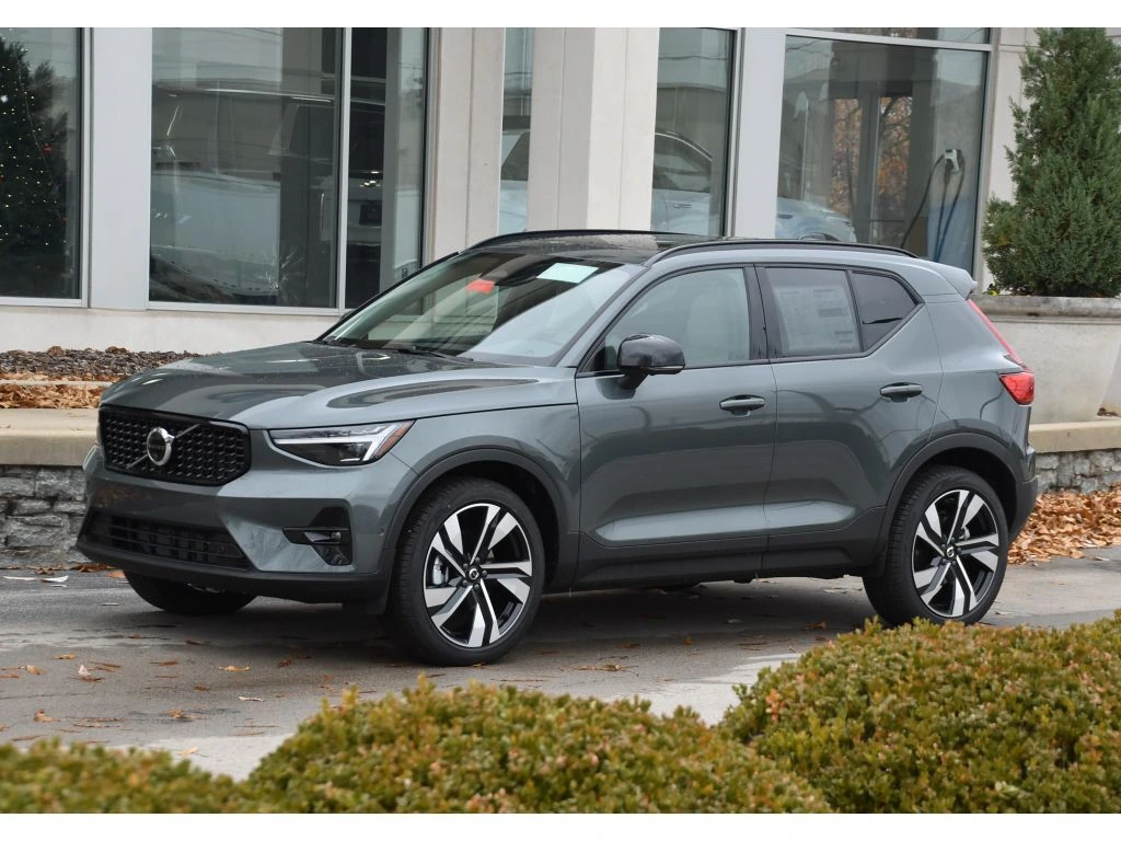 2026 Volvo - image 7