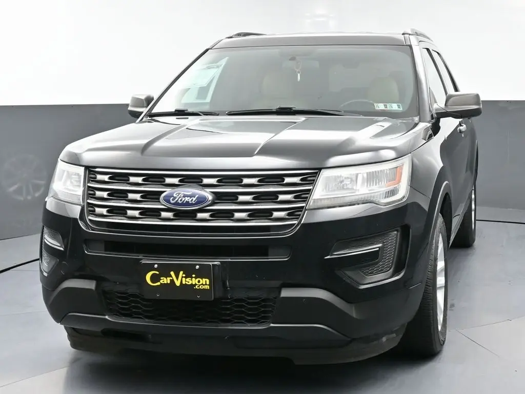 2017 Ford Explorer Base photo 3