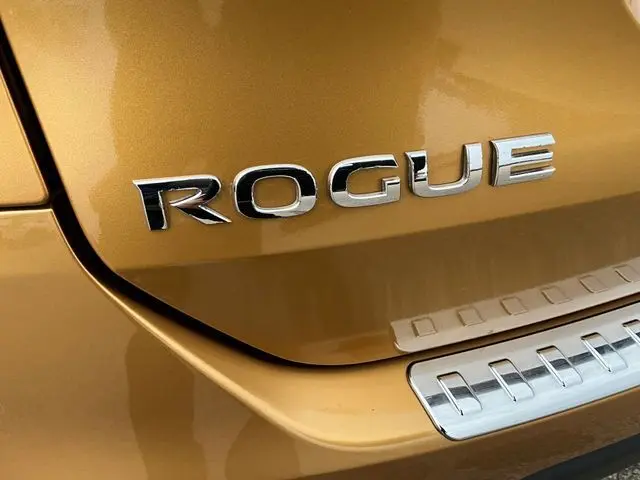 2014 Nissan Rogue SL photo 2