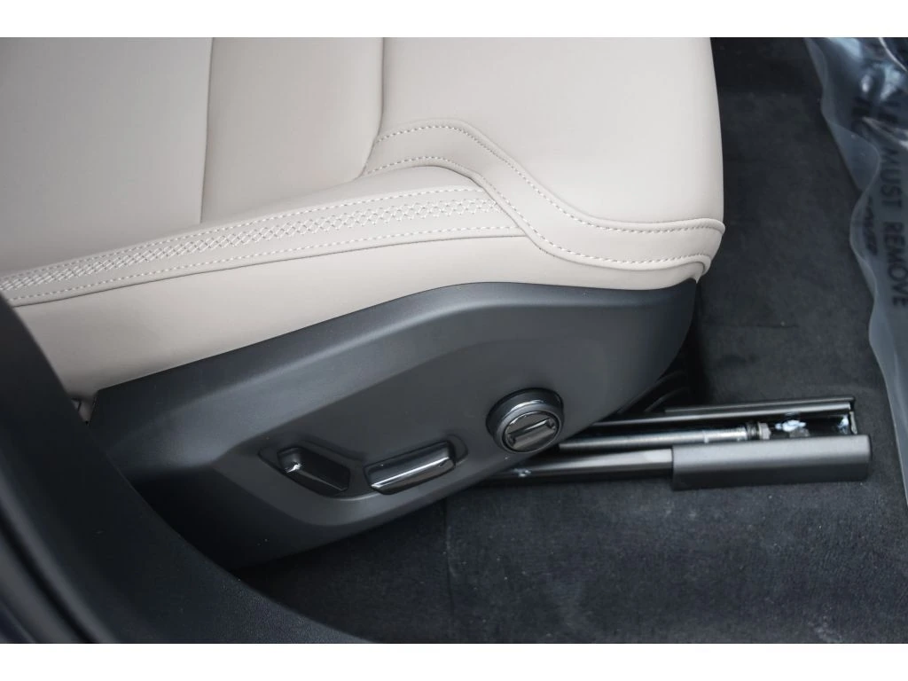 2026 Volvo - image 33