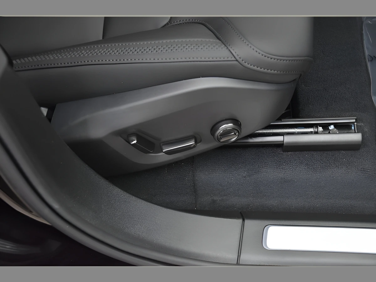 2026 Volvo XC90 Plus - Photo 29