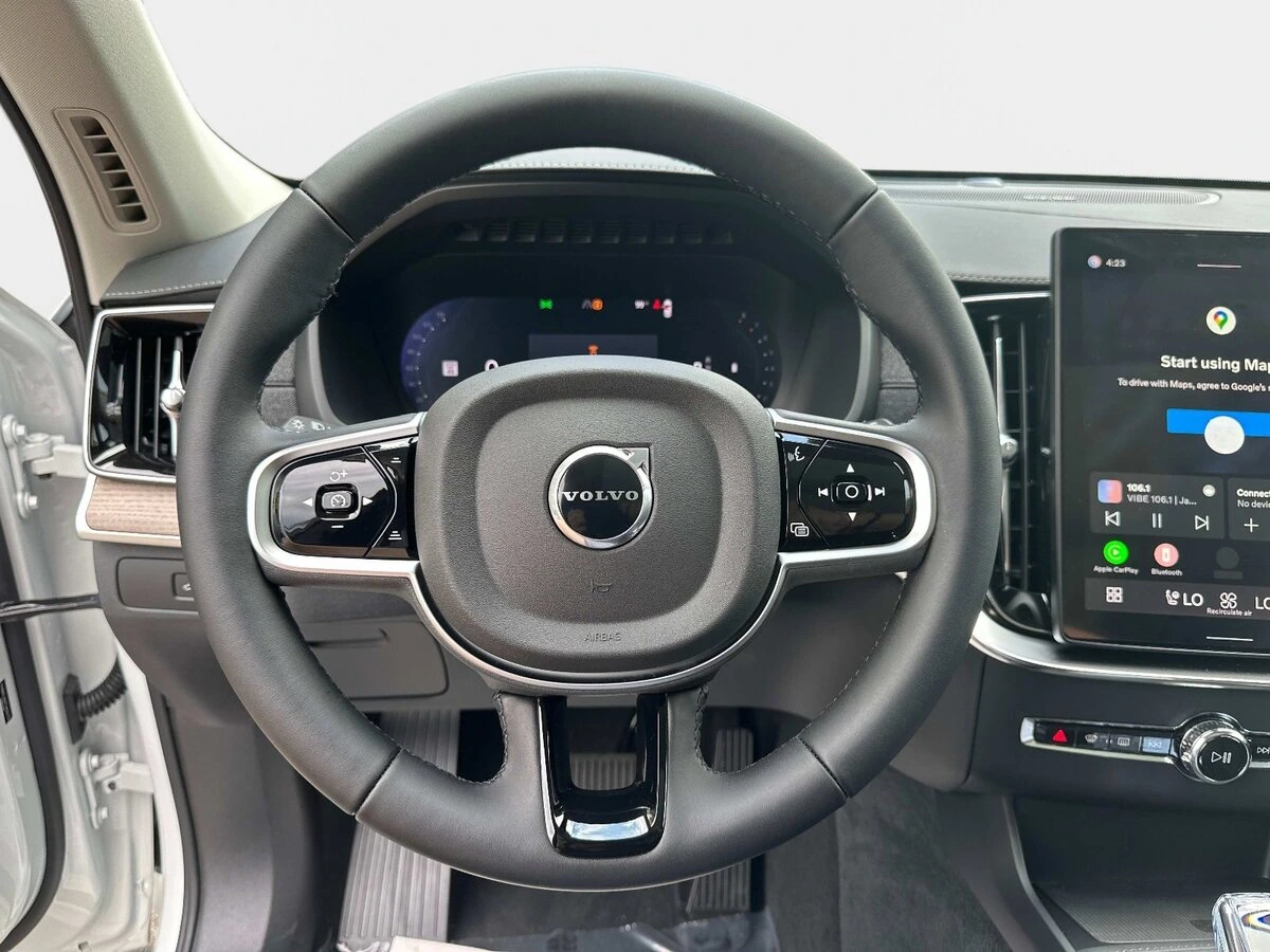 2026 Volvo - image 23