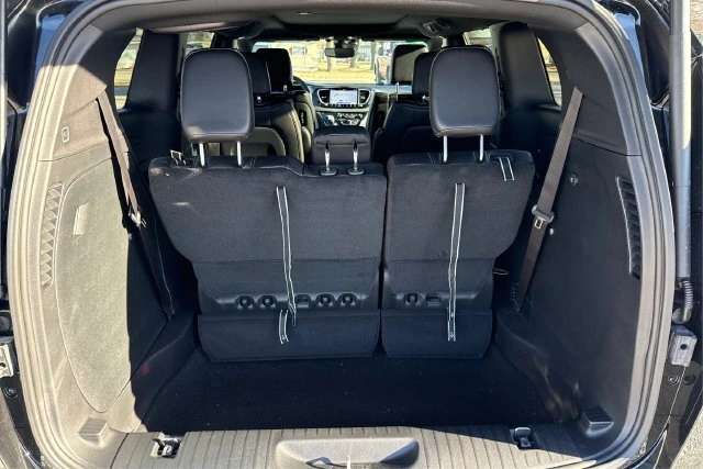 2026 Chrysler Pacifica Select - Photo 12
