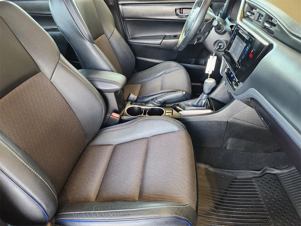 2019 Toyota Corolla L photo 8