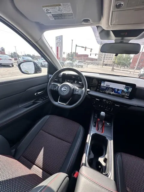 2026 Nissan Kicks SR photo 25