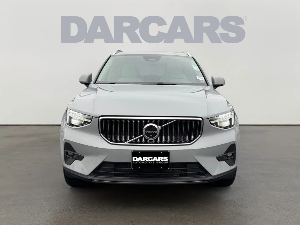 2025 Volvo - image 2