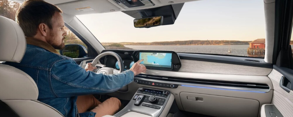 Driver using the touchscreen in the 2024 Hyundai Palisade interior