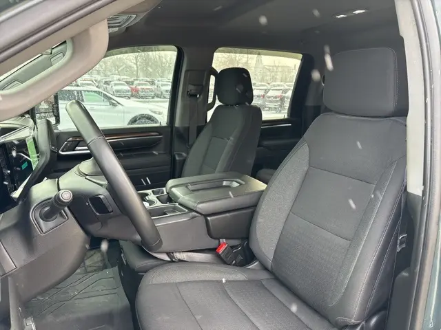 2025 Chevrolet Silverado 3500HD LT photo 4