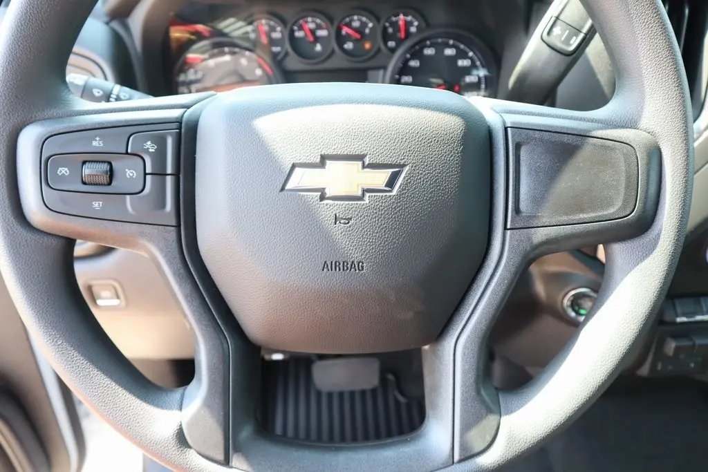 2026 Chevrolet Silverado 2500HD Custom photo 3