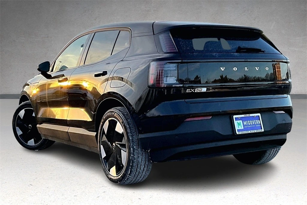 2026 Volvo - image 3