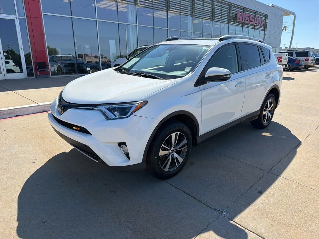 2017 Toyota RAV4 XLE's photo