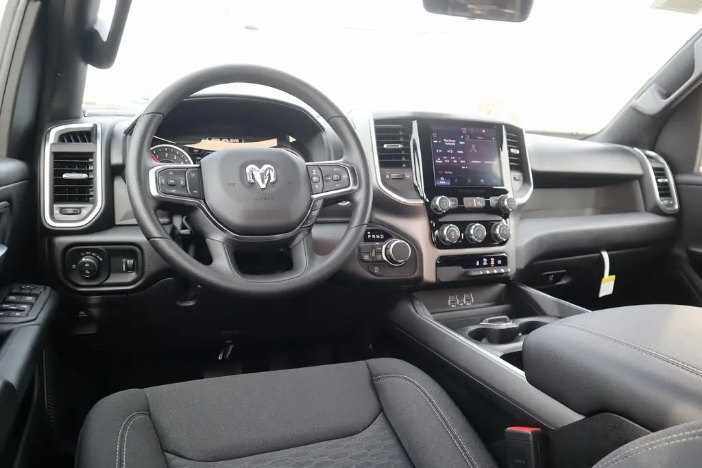 2025 Ram 1500 Tradesman photo 2