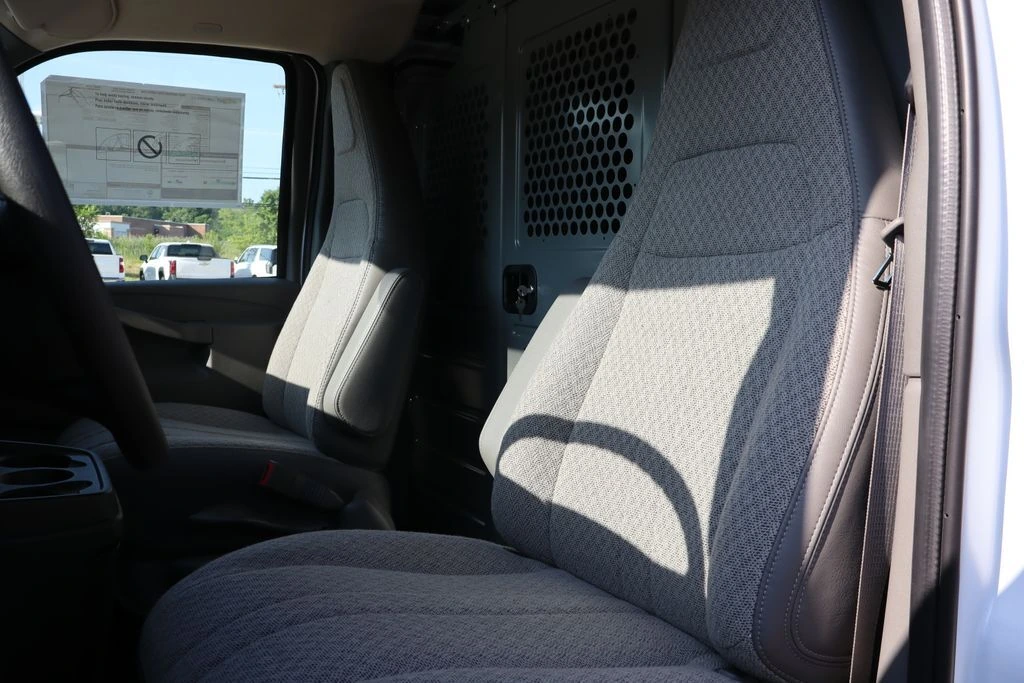 2025 Chevrolet Express Cargo Work Van - Photo 9