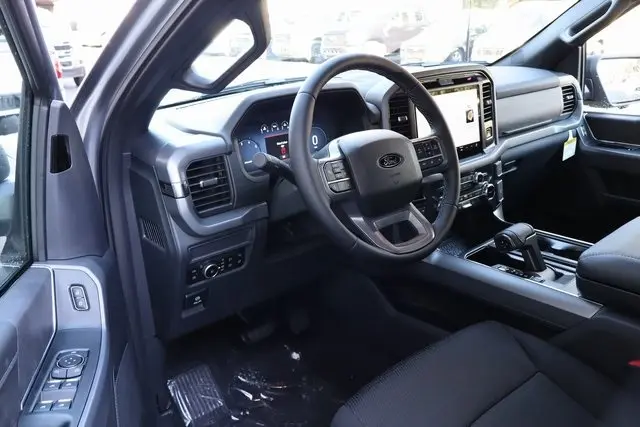 2025 Ford F-150 XLT photo 4