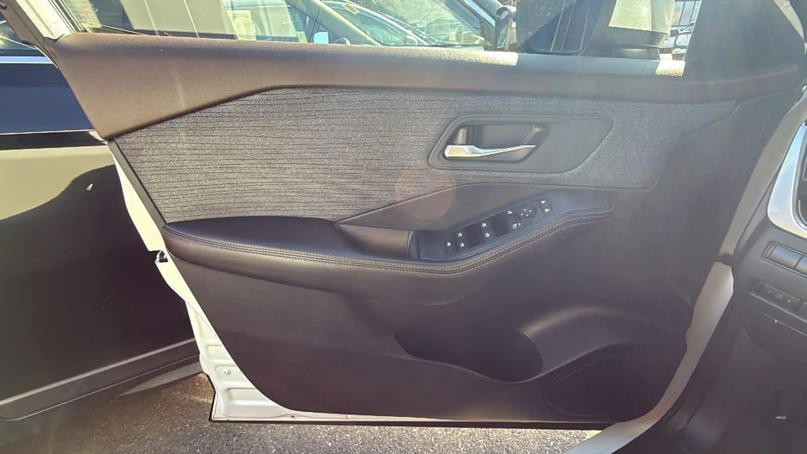 2022 Nissan Rogue SV photo 8