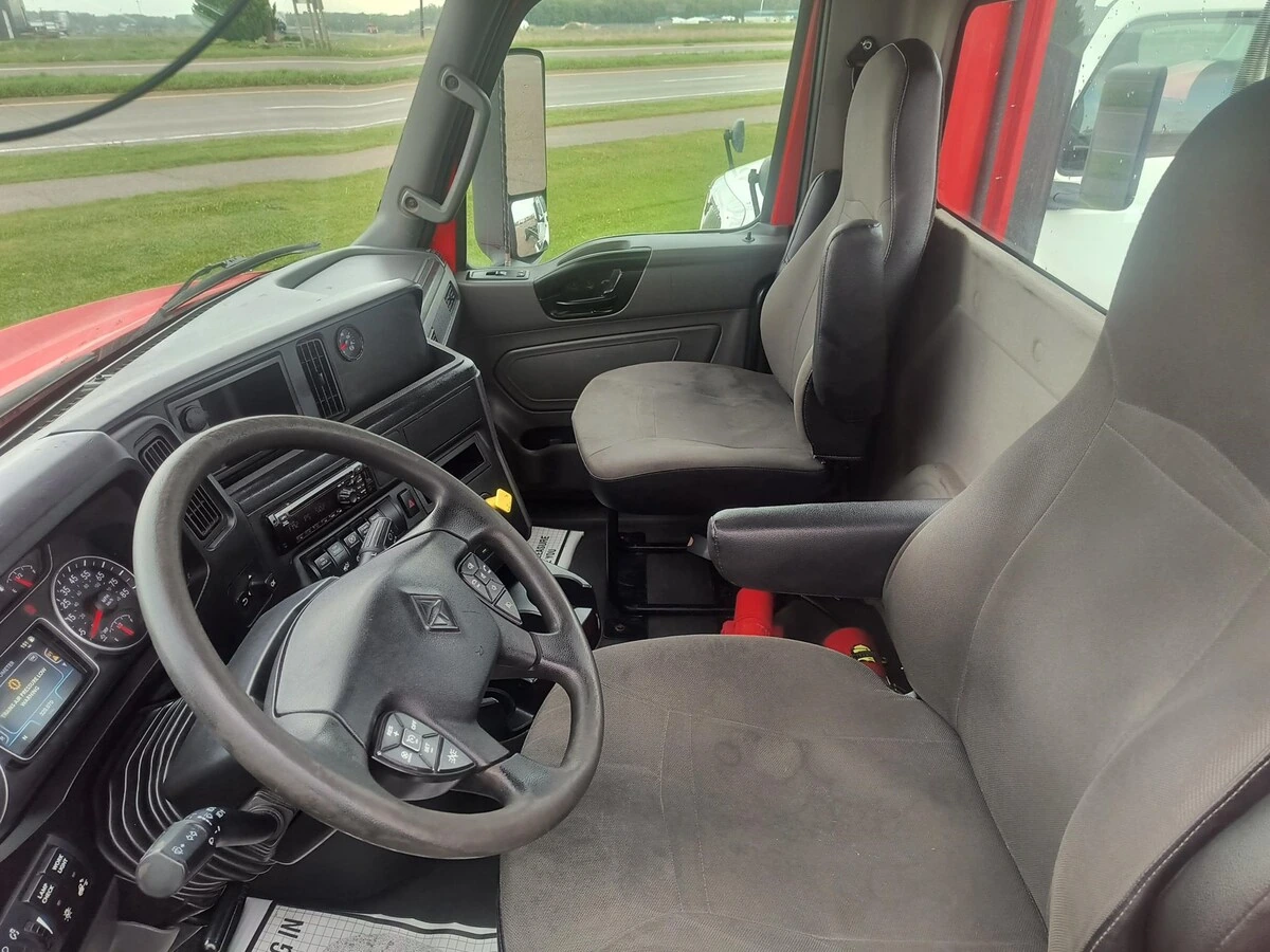 2020 International LT in Cameron, WI — photo 6