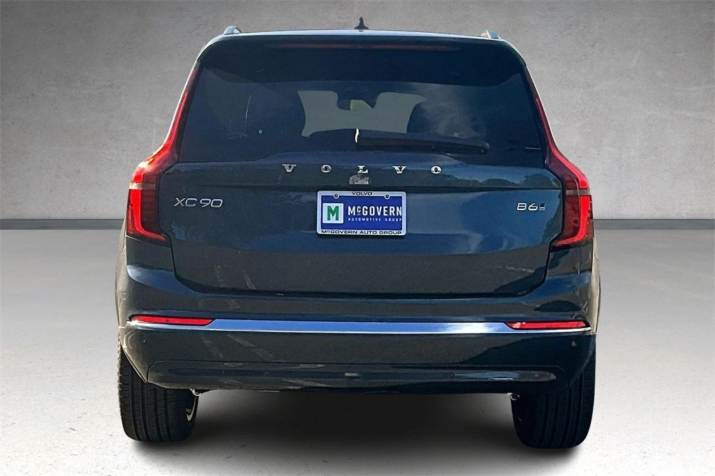 2026 Volvo - image 4