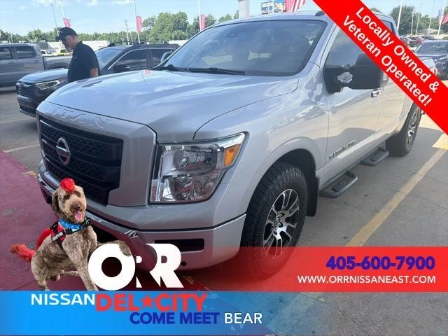 2020 Nissan Titan SV 4X2 Crew Cab's photo