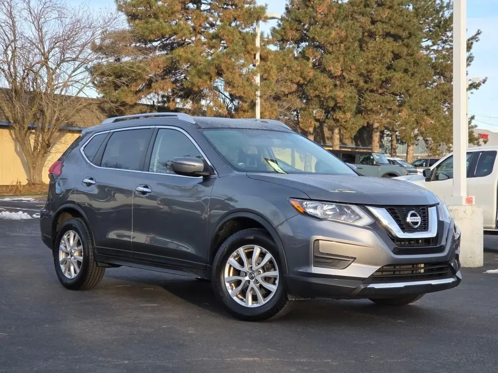 2017 Nissan Rogue SV's photo