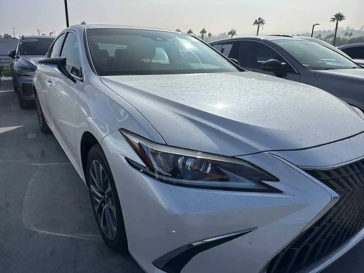 2022 Lexus ES Hybrid 300h