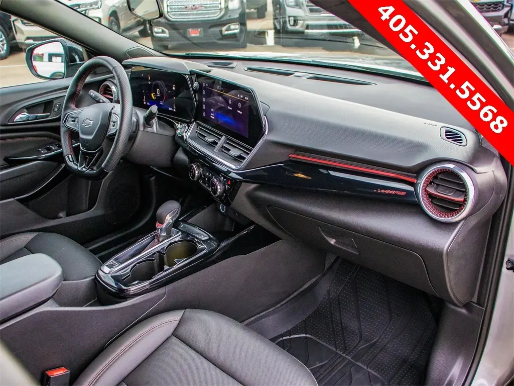 2025 Chevrolet Trax photo 13