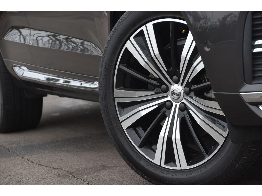 2022 Volvo - image 9