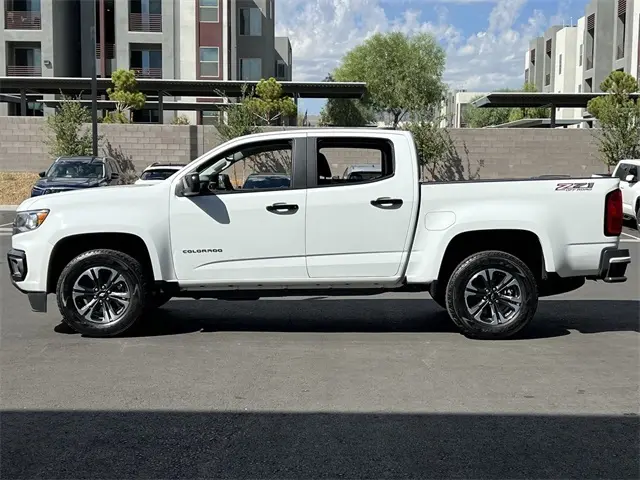 2022 Chevrolet Colorado Z71 photo 2