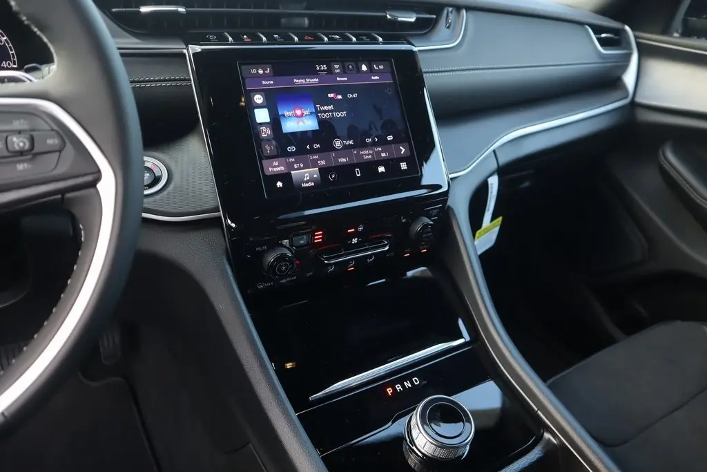 2025 Jeep Grand Cherokee Altitude X photo 5