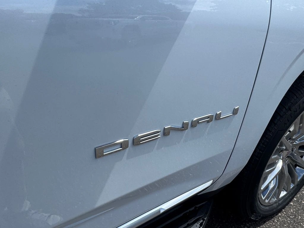 2026 GMC Yukon Denali - Photo 21