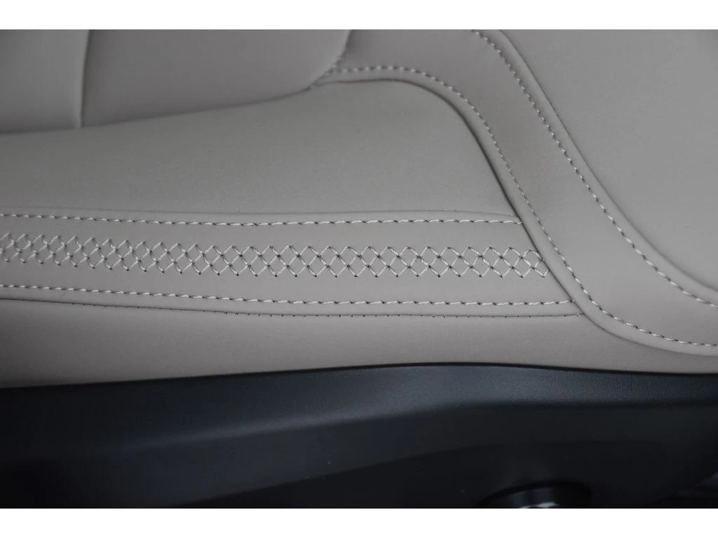 2026 Volvo - image 31