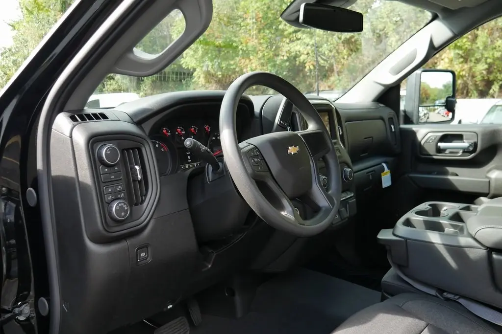 2026 Chevrolet Silverado 2500HD Custom photo 8