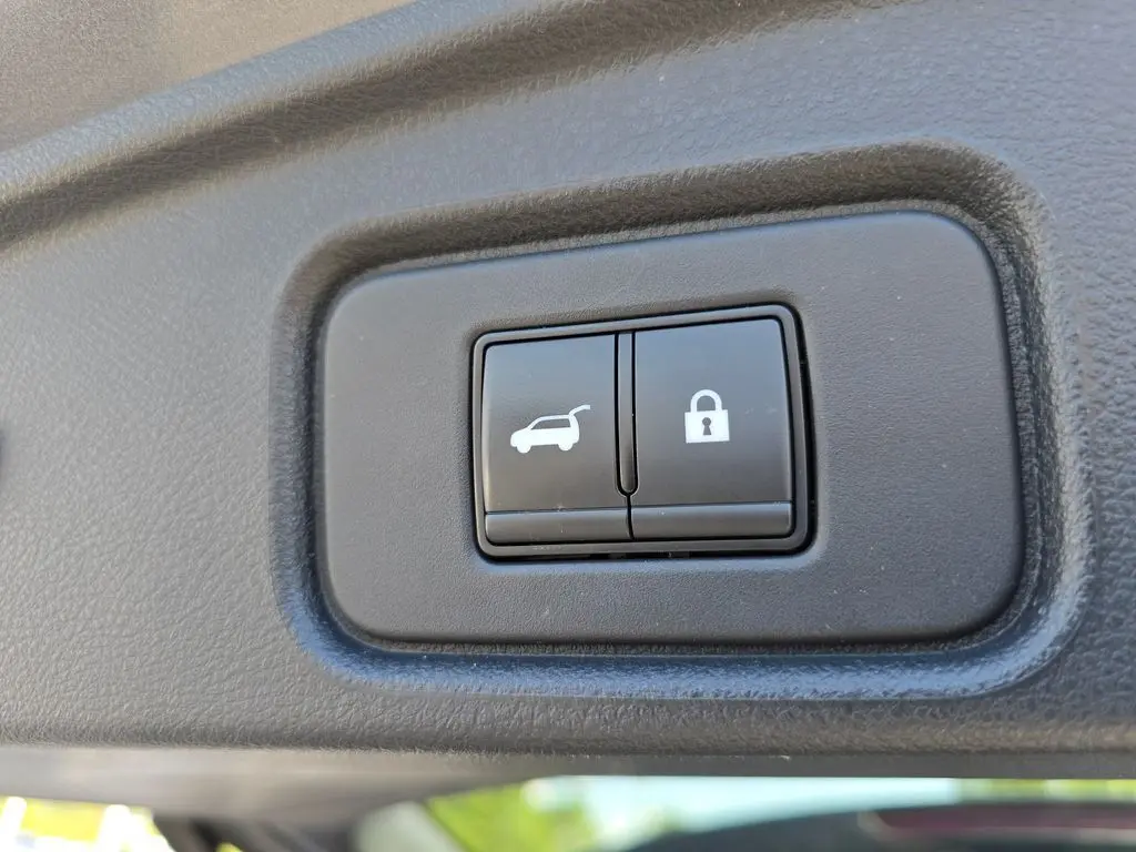 2024 Nissan Pathfinder SL photo 8