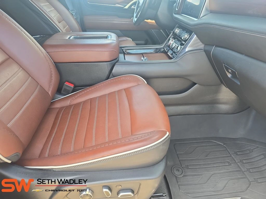2024 GMC Yukon Denali Ultimate - Photo 10