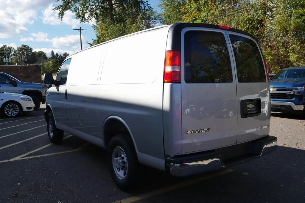 2025 Chevrolet Express 2500 Work Van Cargo photo 4