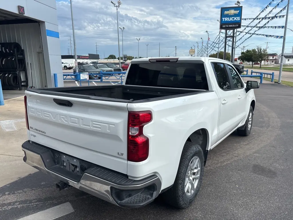 2020 Chevrolet Silverado 1500 LT photo 3