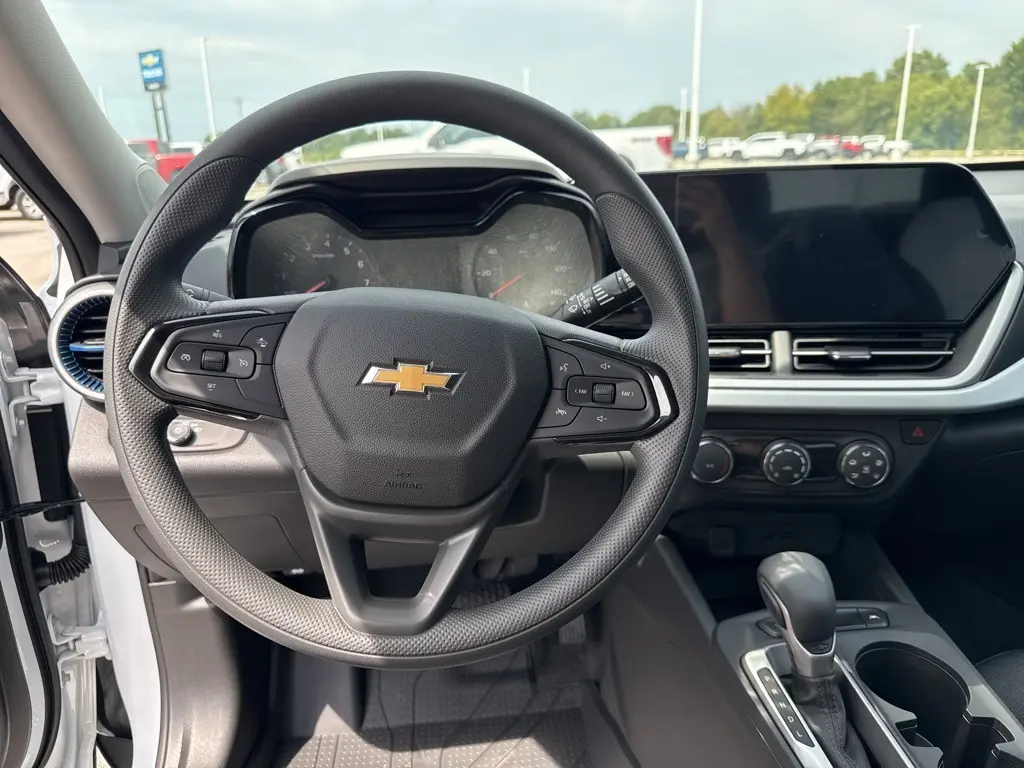 2025 Chevrolet Trax LS photo 14